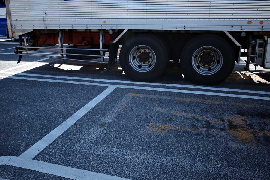 物流トラック（画像：写真AC）