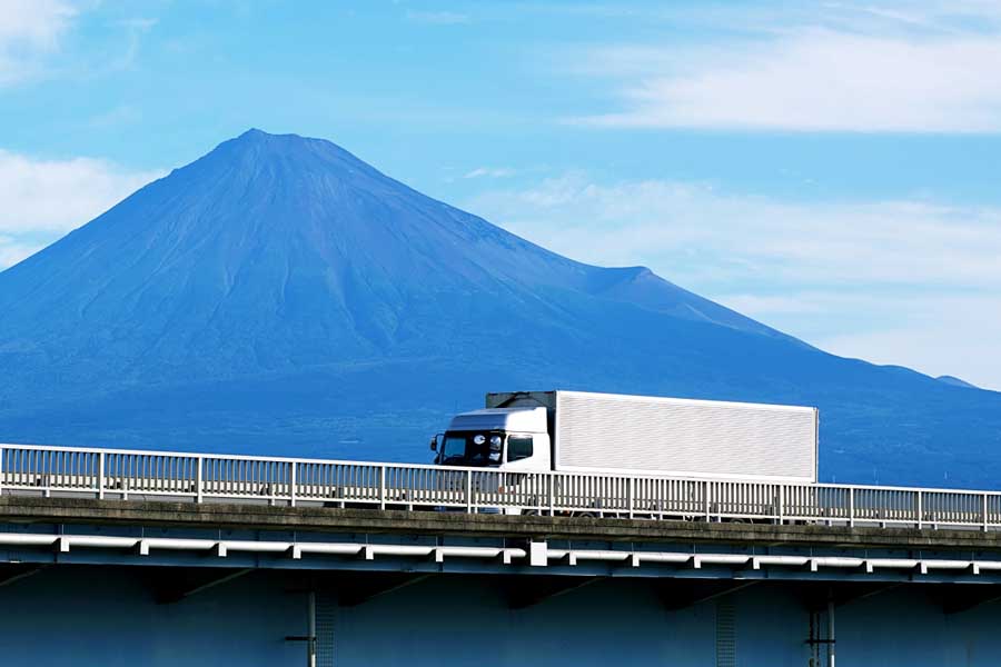 物流トラック（画像：写真AC）