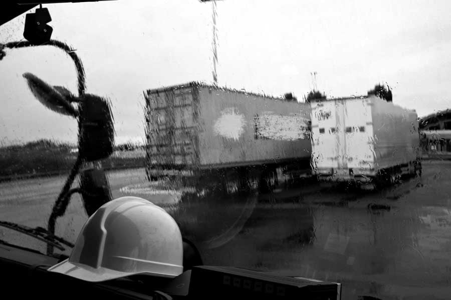 物流トラック（画像：写真AC）