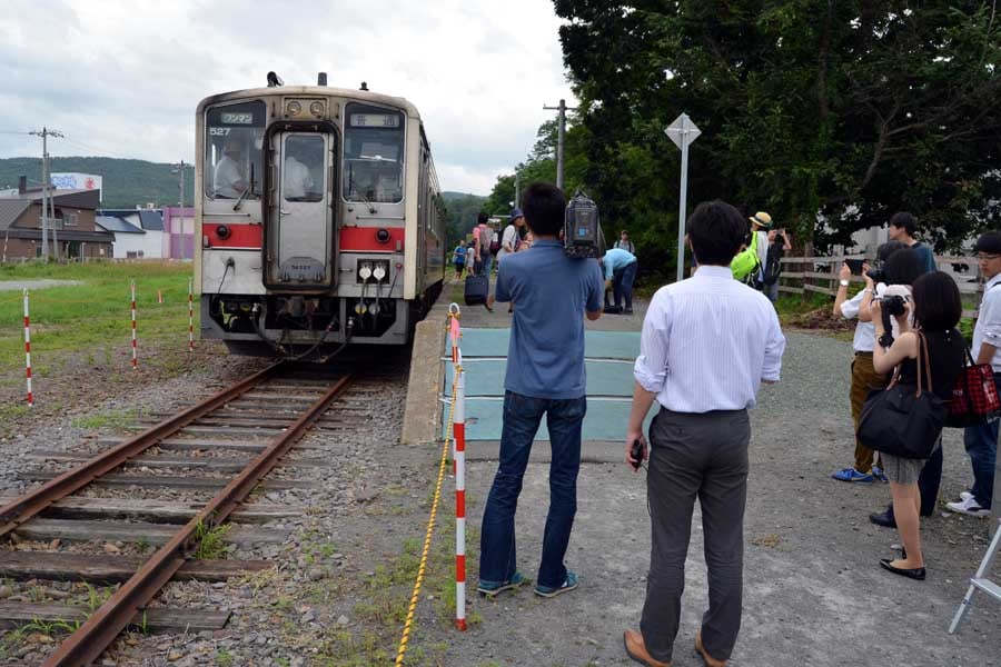 2016年12月5日の廃止まで留萌本線の終点だった増毛駅。この列車にJR北海道の島田修社長が地元に留萌-増毛間のを伝えるために乗車していた。現在は観光施設として活用されている。2015年8月10日、筆者撮影（画像：大塚良治）