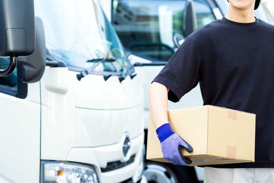 物流トラック(画像:写真AC)