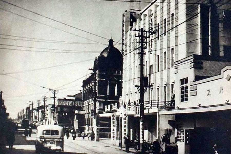 1937年のトキハ百貨店前、9番目の写真と同一地点。大分市デジタルアーカイブより（画像：大分市）