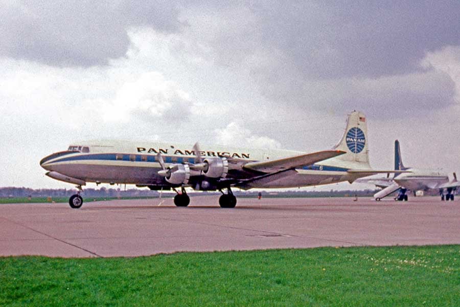 1964年5月、ハノーバー空港でドイツ国内線を運航するパンアメリカン航空のダグラス DC-6B（画像：RuthAS）