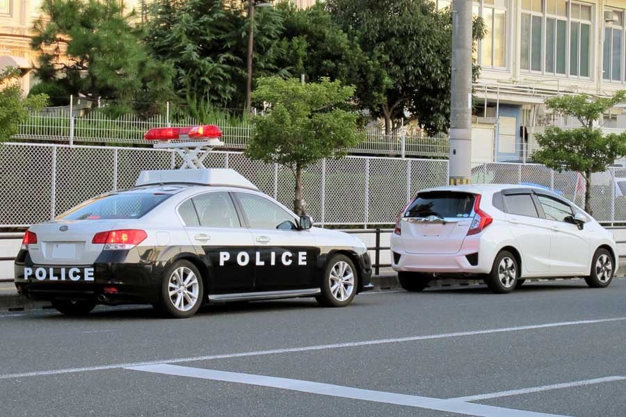 交通違反の取り締まりを行うパトカー（画像：写真AC）