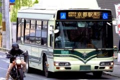 【画像】すごい大行列！ これが京都駅烏丸口の「市バス乗り場」です（10枚）