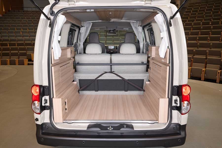 12月発売の日産自動車「NV200バネット MYROOM」（画像：日産自動車）