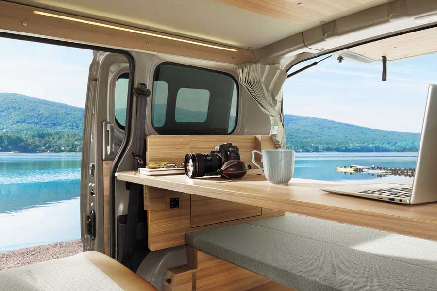 12月発売の日産自動車「NV200バネット MYROOM」（画像：日産自動車）