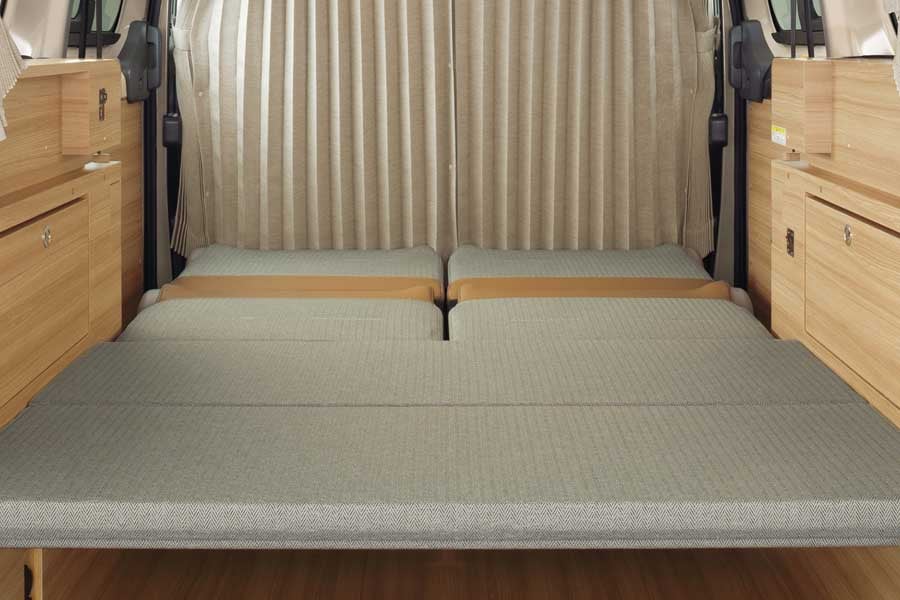 12月発売の日産自動車「NV200バネット MYROOM」（画像：日産自動車）