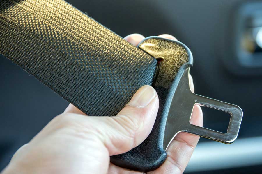 小さい子どもにとって意外と危険なシートベルト(画像:写真AC)