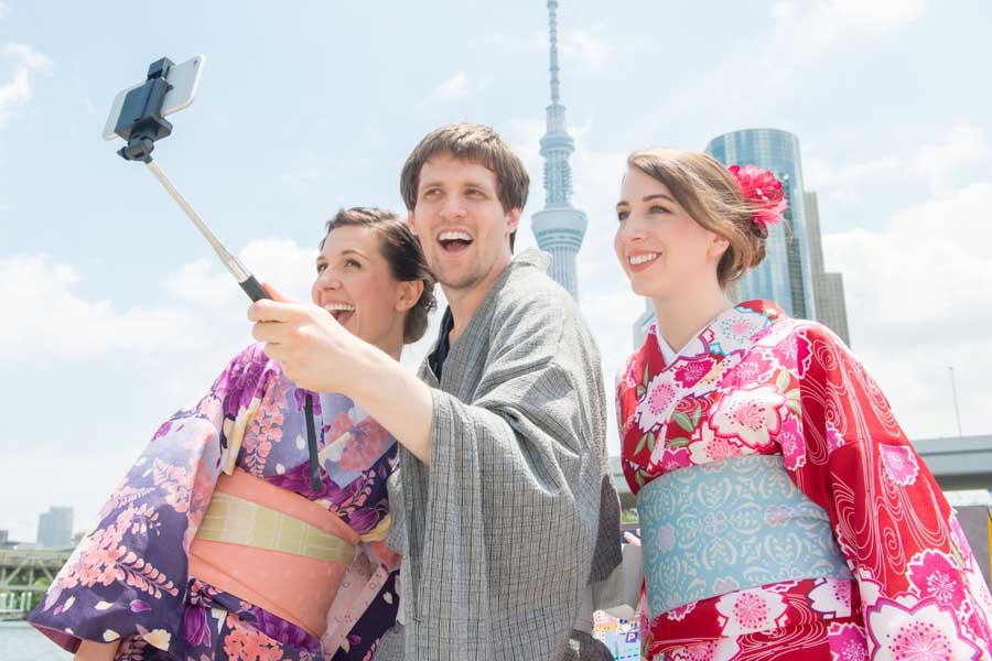 良い訪日観光客のイメージ（画像：写真AC）