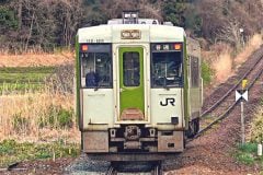 地域密着の理念崩壊？ JRダイヤ改正で減便・減車・無人化、もはやホンネは「在来線に乗らないで」なのか？