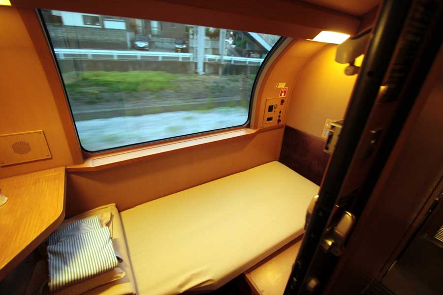 サンライズの「車内」（画像：写真AC）