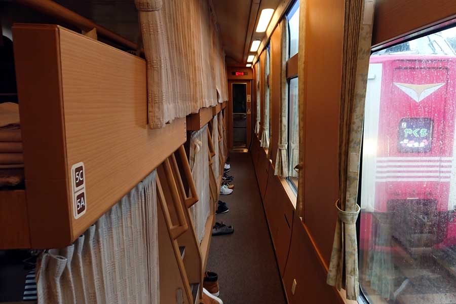 サンライズの「車内」（画像：写真AC）