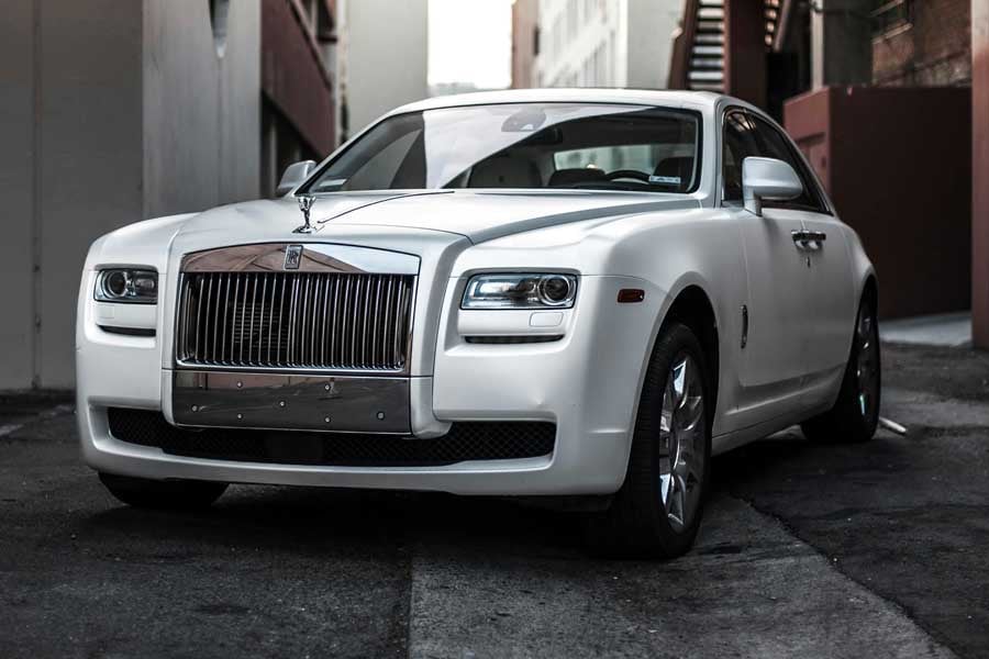 高級車のイメージ（画像：Pexels）