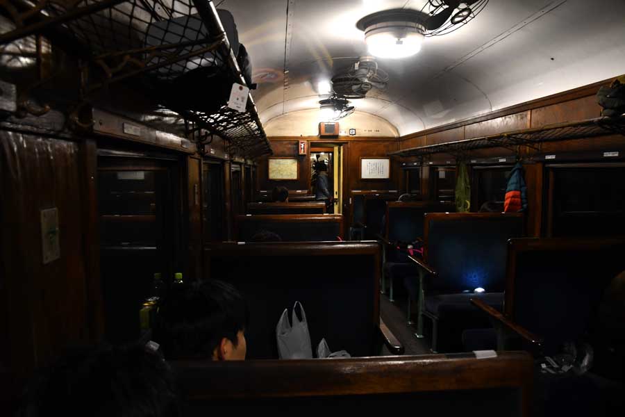一夜を過ごした旧型客車。国鉄時代より大井川鉄道で走った年月のほうが長いのだ（画像：広岡祐）