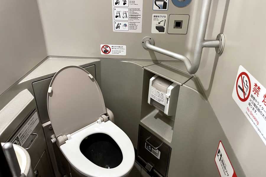 新幹線のトイレ（画像：写真AC）