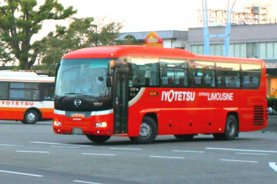 路線バス(画像:写真AC)