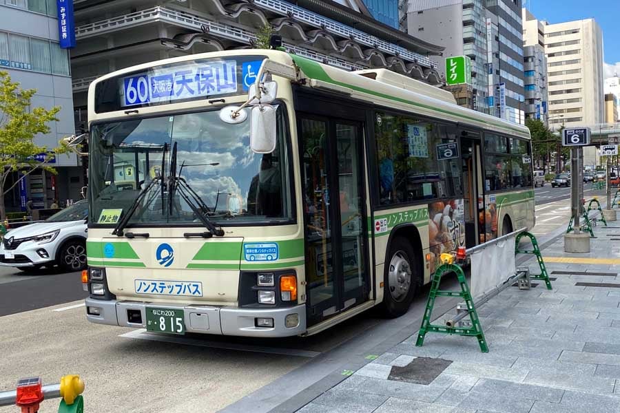 大阪難波から天保山に向かう大阪シティバス(画像:高田泰)