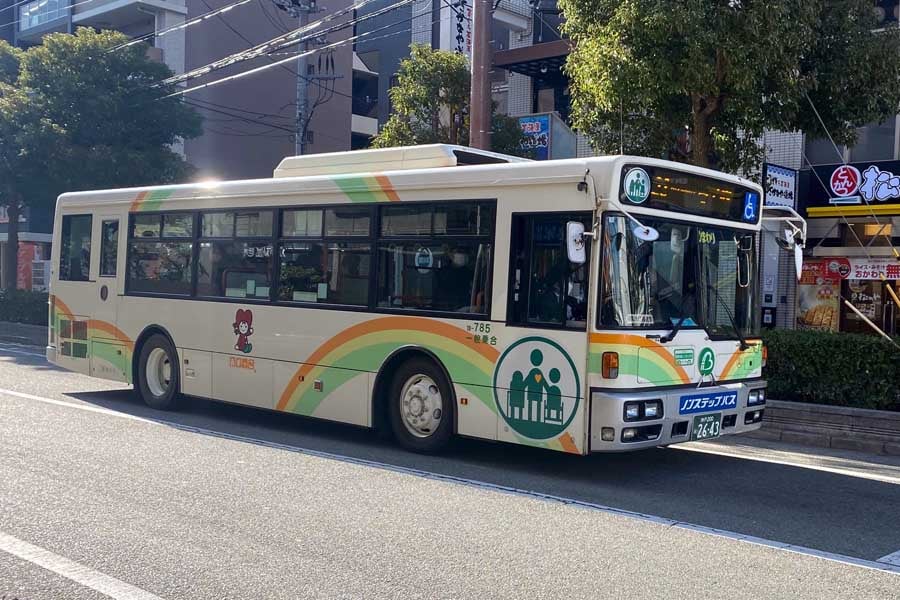 阪神尼崎駅へ向かう阪神バス(画像:高田泰)