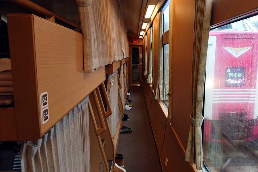 サンライズの「車内」（画像：写真AC）