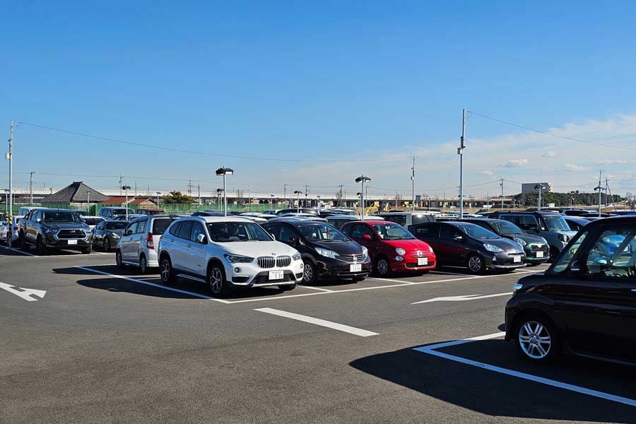 木更津金田バスターミナルに併設される駐車場。2024年12月28日撮影（画像：大塚良治）