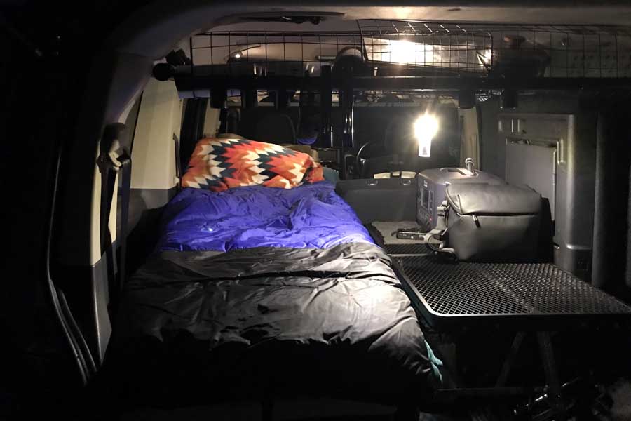 車中泊のイメージ（画像：写真AC）