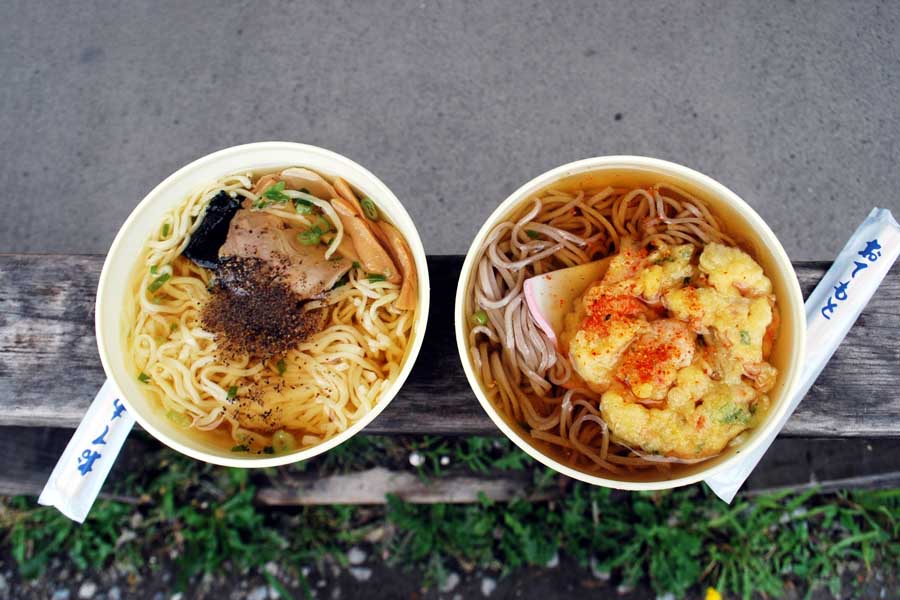 レトロ自販機の「蕎麦」（画像：写真AC）