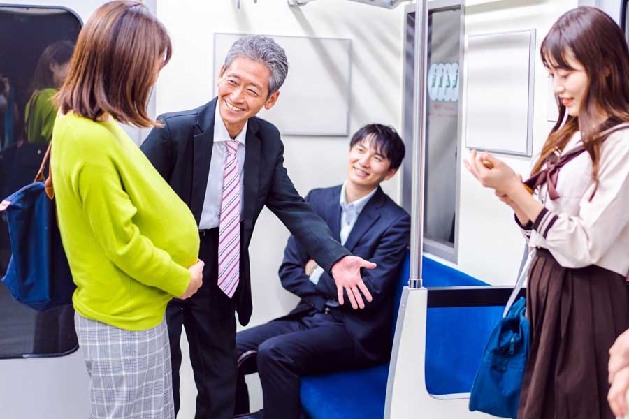 電車の優先席（画像：写真AC）