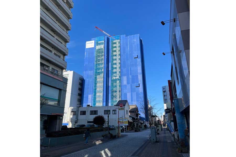 高崎市中心部で建設中のマンション（画像：長井利尚）
