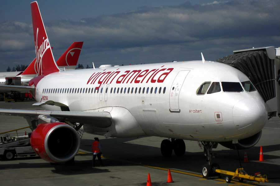 シアトル・タコマ国際空港で、ヴァージン・アメリカの就航便に使用された機体 「エア・コルベール」（画像：Eric in SF）
