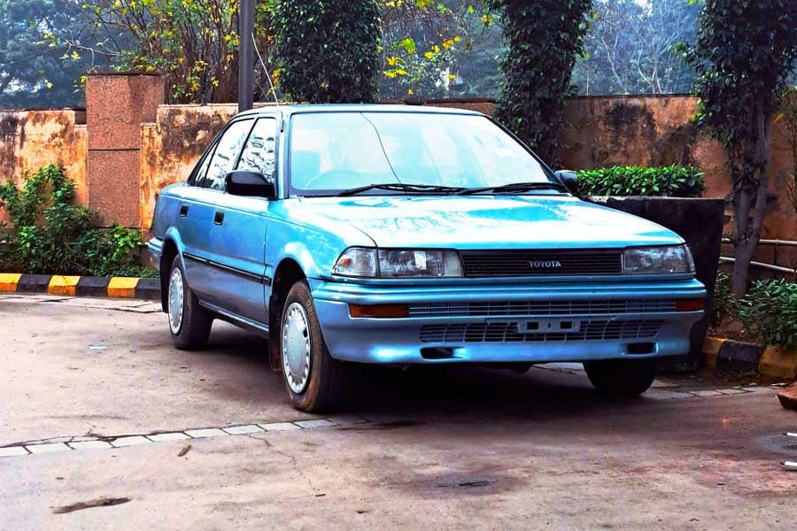 セダン（画像：Pexels）