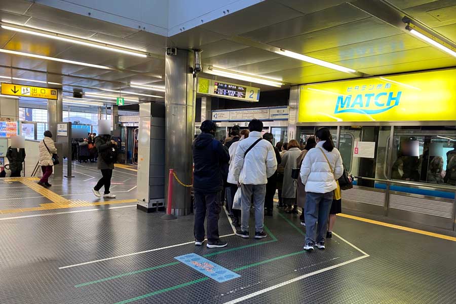近くホーム拡張工事に入るポートライナー三宮駅（画像：高田泰）