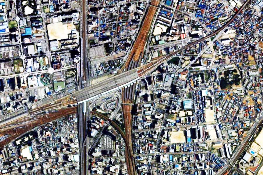 1985年頃の「新大阪駅」周辺の航空写真（画像：国土地理院）