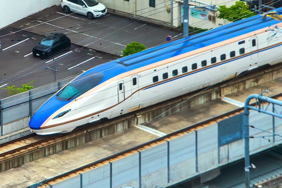 北陸新幹線（画像：写真AC）