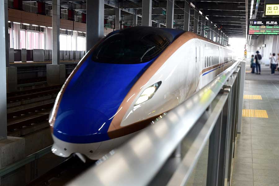 北陸新幹線（画像：写真AC）