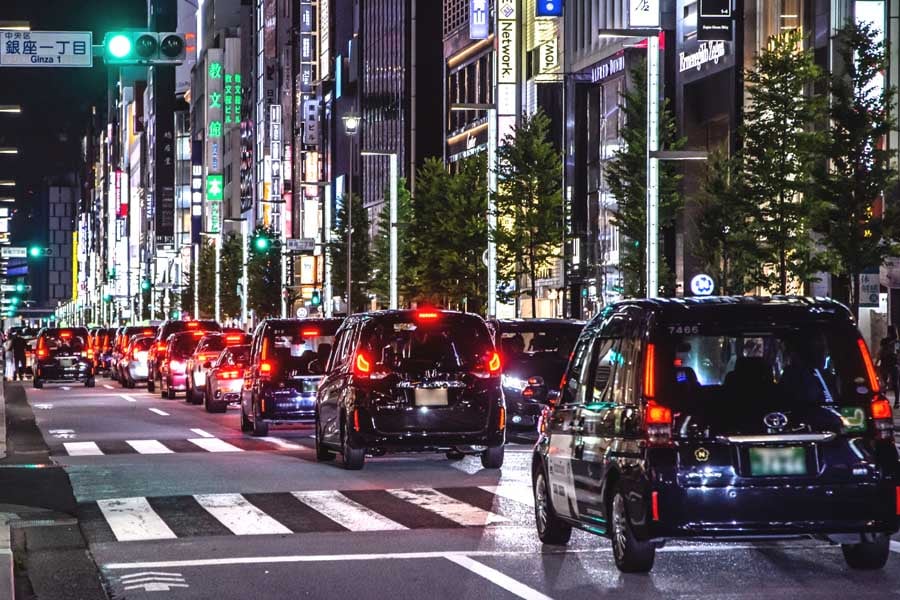 夜のタクシー（画像：写真AC）