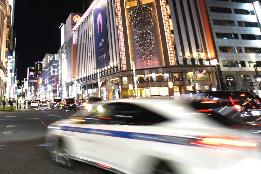 夜のタクシー（画像：写真AC）