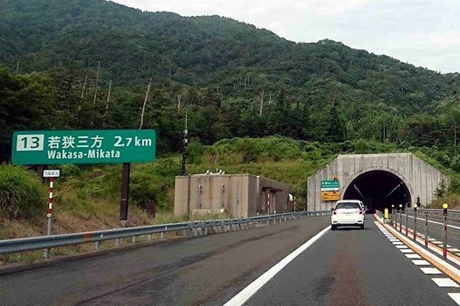 優先整備区間に入っている舞鶴若狭道　若狭三方IC周辺（画像：都野塚也）