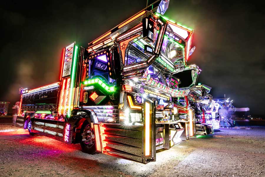 デコトラ（画像：写真AC）