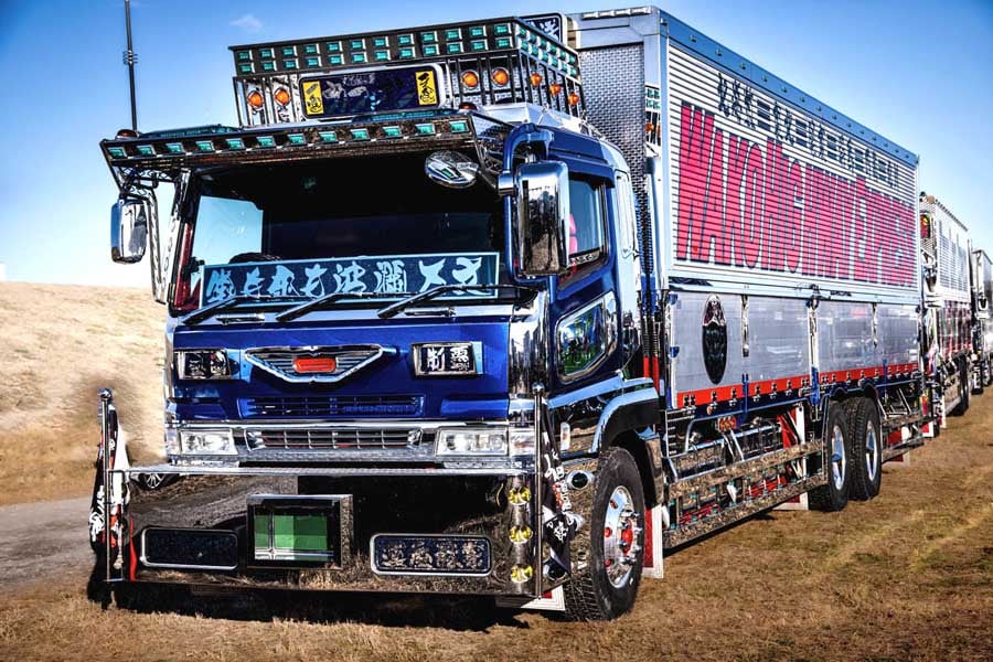 デコトラ（画像：写真AC）