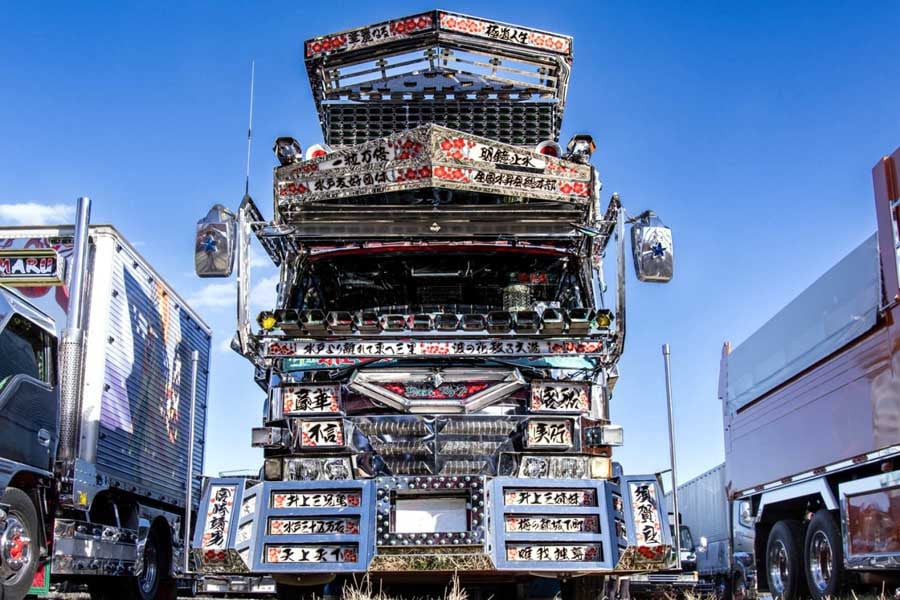 デコトラ（画像：写真AC）