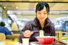 サービスエリアで食べる「メシ」はなぜあんなにうまいのか？