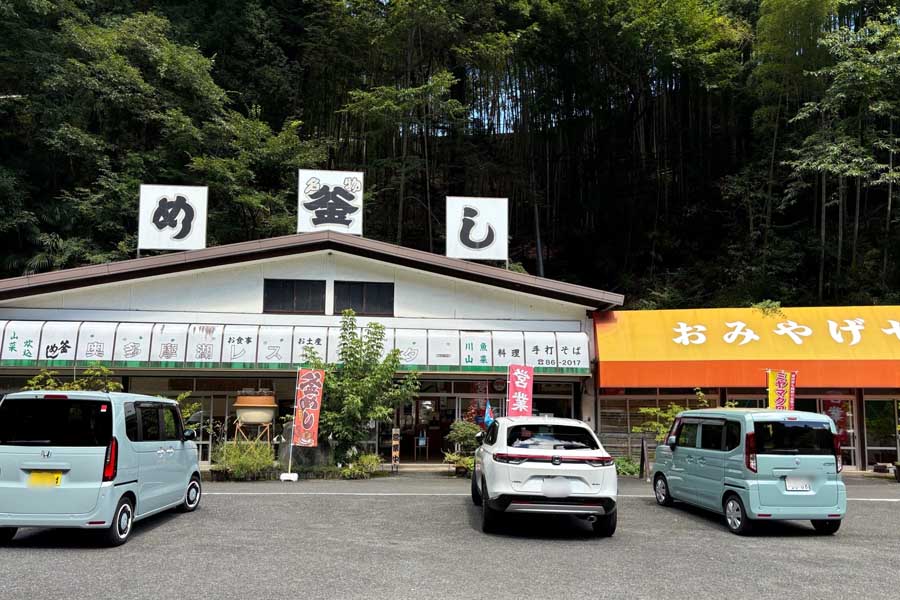 ドライブイン（画像：写真AC）