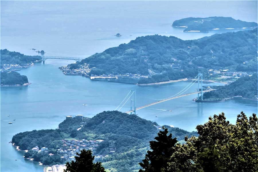 安芸灘大橋と蒲刈大橋（画像：写真AC）