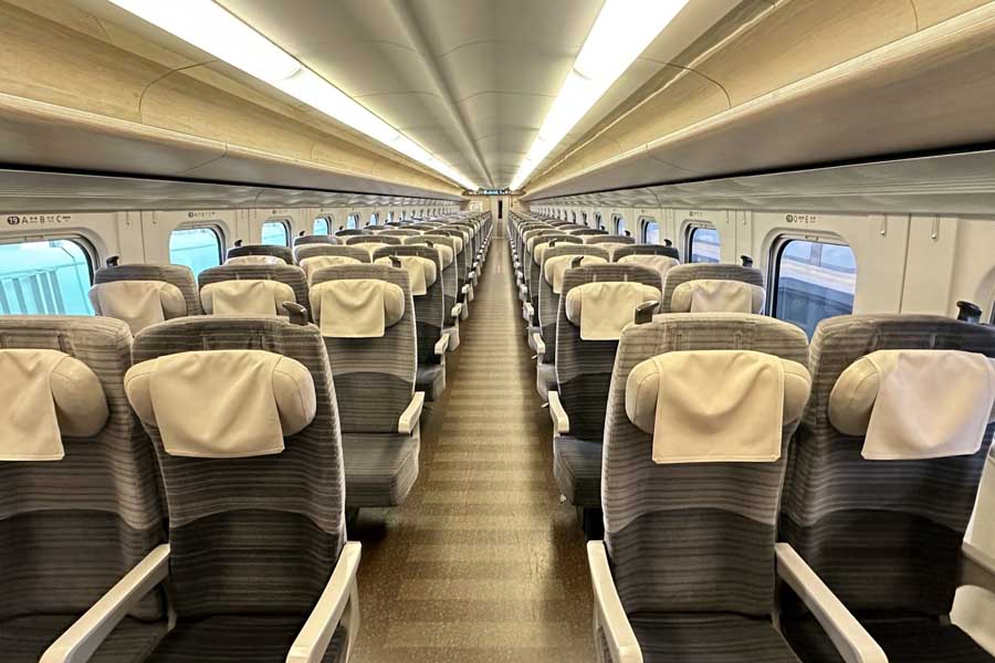 新幹線（画像：写真AC）