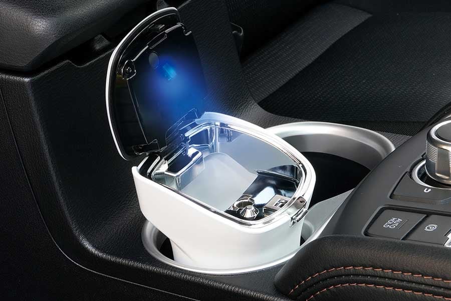 夜間の喫煙に便利なブルーLED照明付き車内用灰皿「ハイクラスアッシュ」(画像:槌屋ヤック)