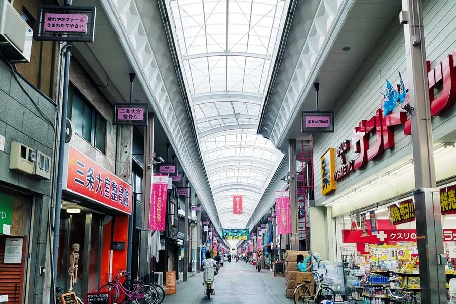 アーケード商店街（画像：写真AC）