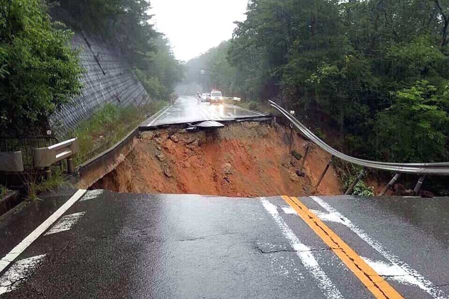 壊れた道路のイメージ（画像：写真AC）