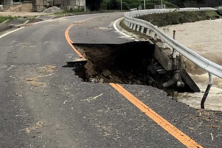 壊れた道路のイメージ（画像：写真AC）