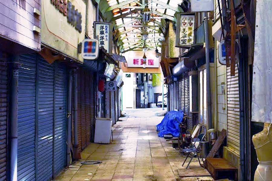 寂れた商店街のイメージ（画像：写真AC）